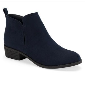 NEW Navy Ankle Boots Womens Size 9 Wide - BRAND NEW FROM SUN & STONE